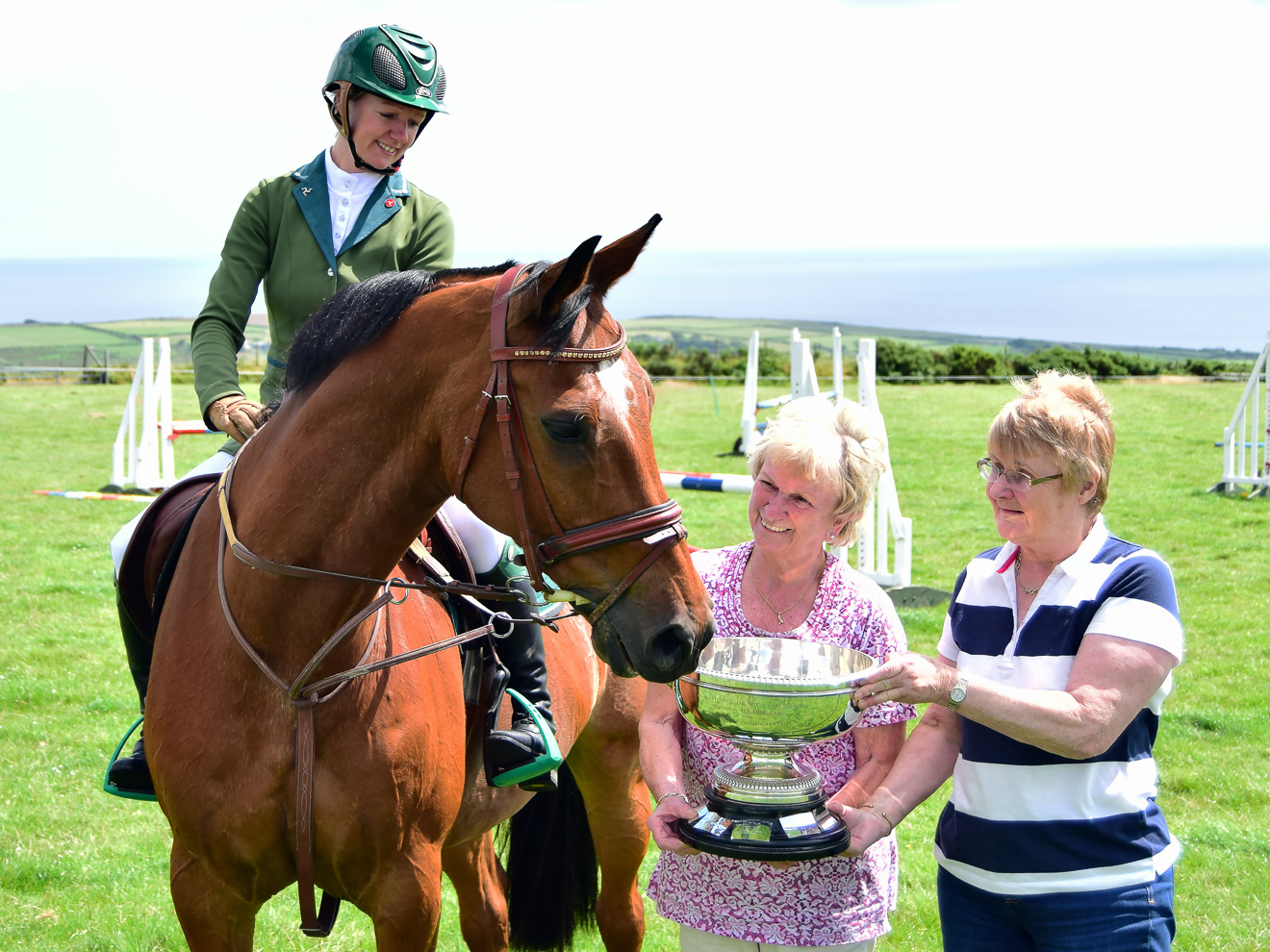 Isle of Man Examiner Trophy presented to Montys Star & Hannah Goodby-Dudgeon 2016